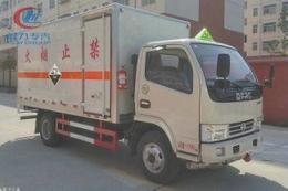 程力威CLW5046XFWE5腐蝕性物品廂式運(yùn)輸車